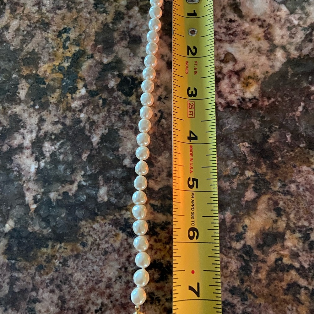 Elegant Pearl Bracelet - Picture 2 of 2